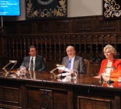 Don Juan Carlos en un momento de su intervención en el Paraninfo de la Universidad de Alcalá